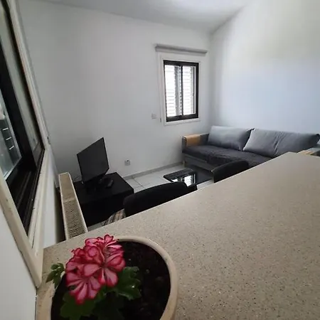 Bright And Cozy 2-bedroom In * Strovolos