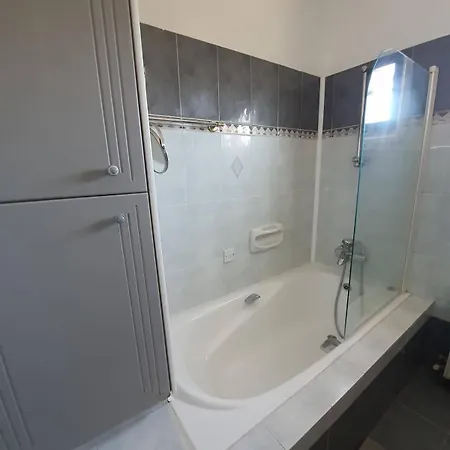 Bright And Cozy 2-bedroom In *