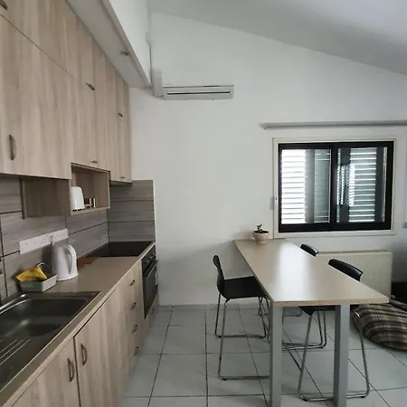 Bright And Cozy 2-bedroom In Strovolos