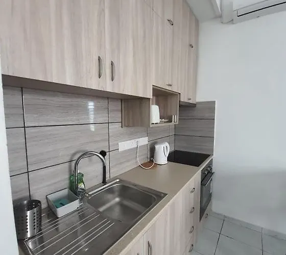 Bright And Cozy 2-bedroom In *