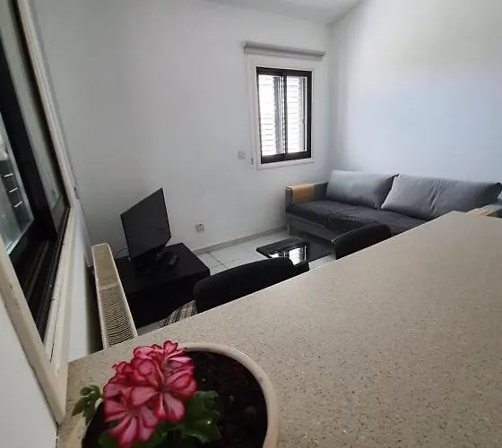 Bright And Cozy 2-bedroom In * Strovolos