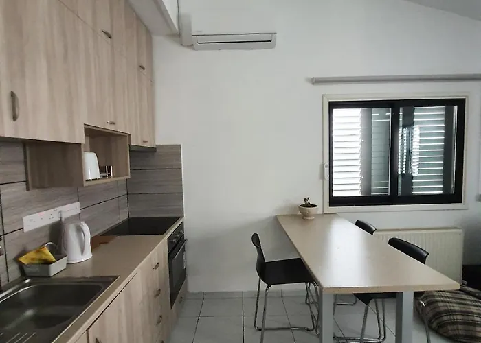 Bright And Cozy 2-bedroom In Strovolos